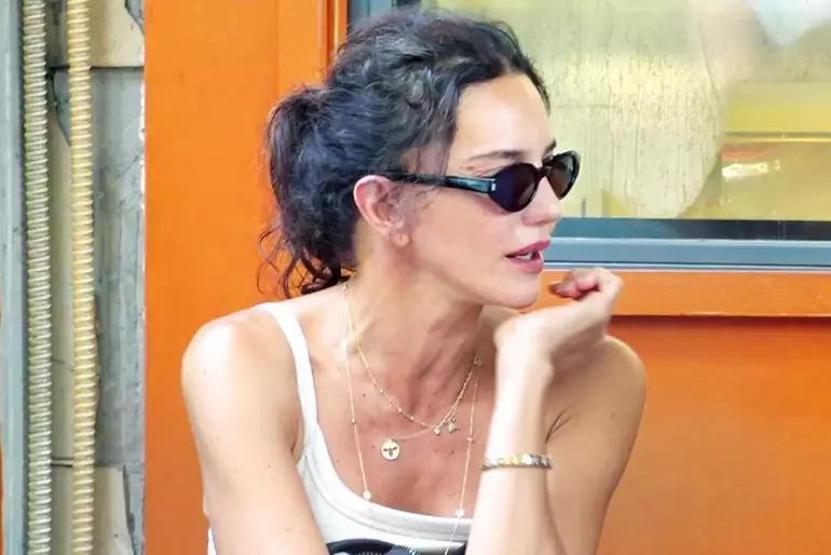 Hande Ataiziden estetik tepkisi: Göz kapağımı yaptırdım olay oldu Herkes yaptırıyor