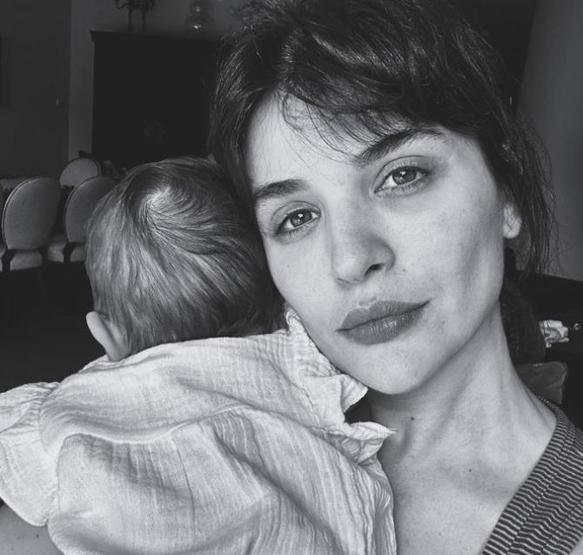 Leyla dizisinin Nuru Gonca Vuslaterinden annelik sevinci paylaşımı İlk kez bir dileğim gerçekleşti Evlat gibi bir hediye