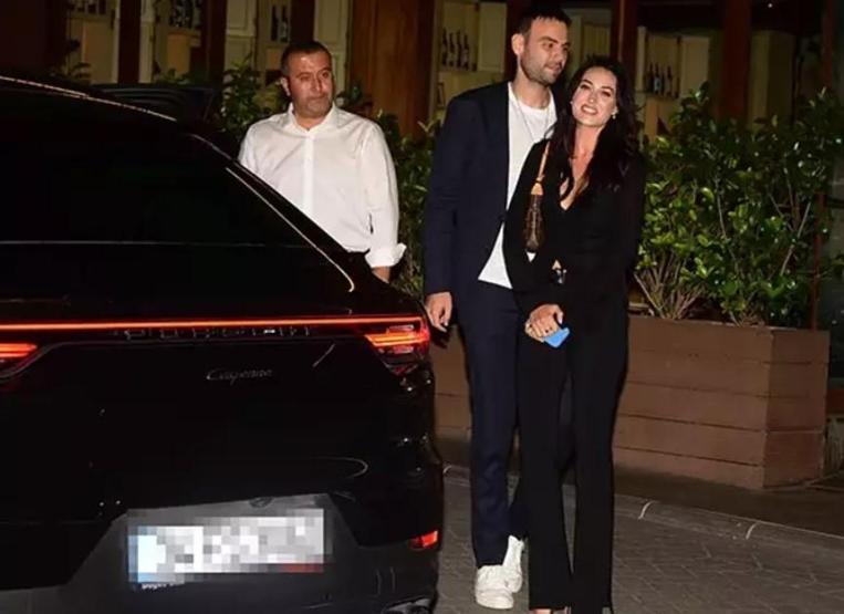 Esra Bilgiç-Faruk Sabancı aşkı tam gaz devam HER ŞEY YOLUNDA