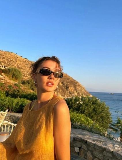 Burcu Özberkten tatil pozları Dünyanın en güzel kadını