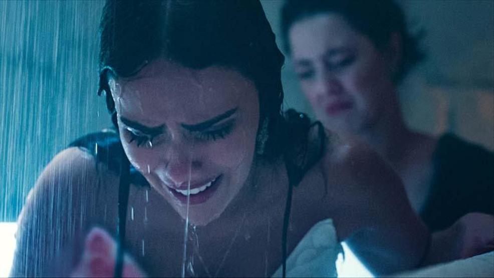 Kanl� gelinlikle g�zya�lar�na bo�uldu! �G�zel A�klar Diyar�� yeni tan�t�m�yla sosyal medyaya damga vurdu! "S���d�n yapra�� narindir narin"