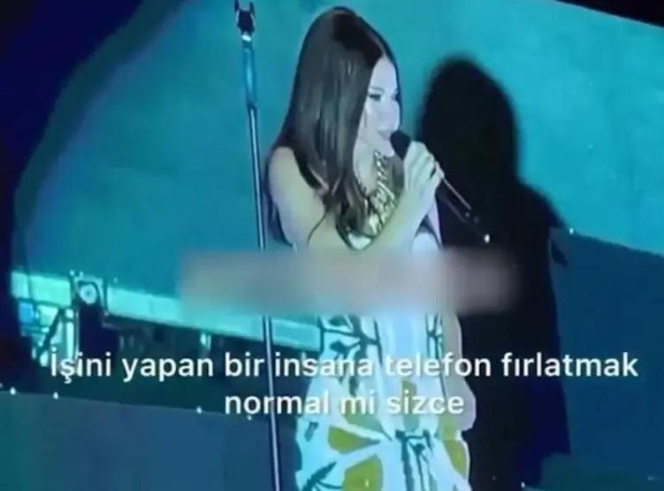Simge Sağına konserinde çiçek ve telefon fırlatılmıştı Yoksa Wanda’dan mesaj mı Savaş Özbey yazdı
