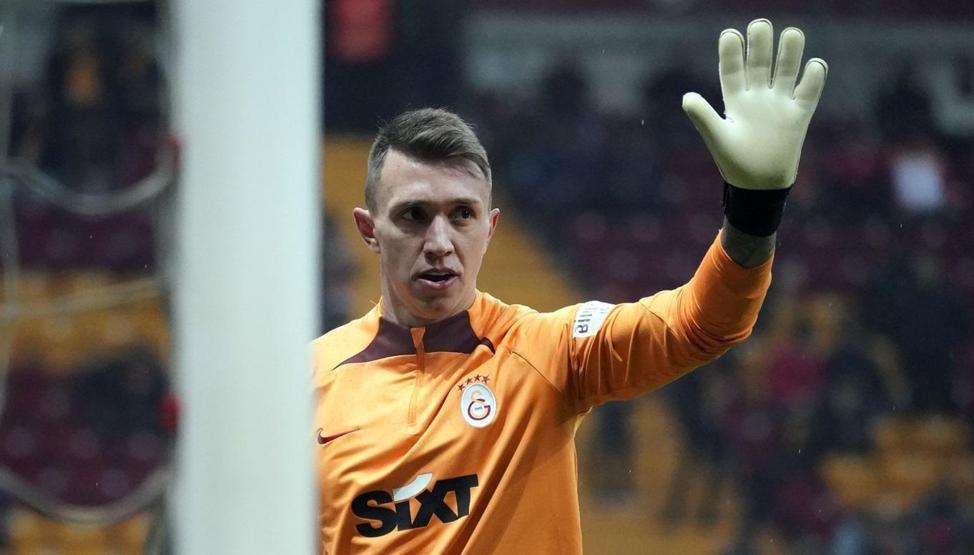Galatasaray, Fernando Muslera sonrası planını belirledi İspanyol devi alamamıştı...