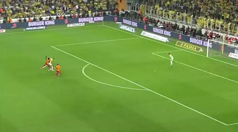 Fenerbahçe - Galatasaray maçındaki tartışmalı pozisyonlar değerlendirildi Eski hakemlerin yorumu ne Penaltı kararı doğru mu