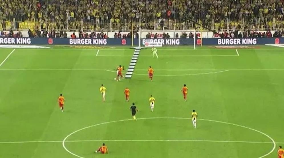 Fenerbahçe - Galatasaray maçındaki tartışmalı pozisyonlar değerlendirildi Eski hakemlerin yorumu ne Penaltı kararı doğru mu