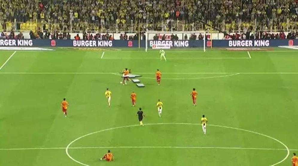 Fenerbahçe - Galatasaray maçındaki tartışmalı pozisyonlar değerlendirildi Eski hakemlerin yorumu ne Penaltı kararı doğru mu