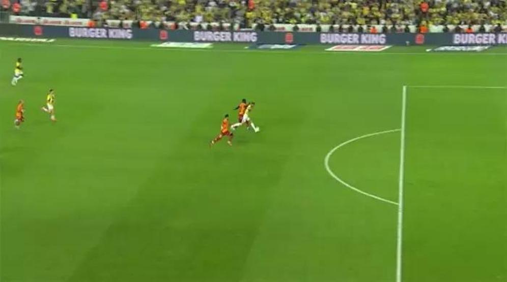 Fenerbahçe - Galatasaray maçındaki tartışmalı pozisyonlar değerlendirildi Eski hakemlerin yorumu ne Penaltı kararı doğru mu