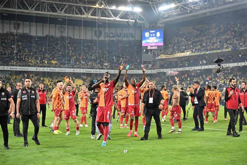 Derbi galibiyeti sonrası Süper Ligde dengeler değişti İşte şampiyonluğun favorisinin oranı...