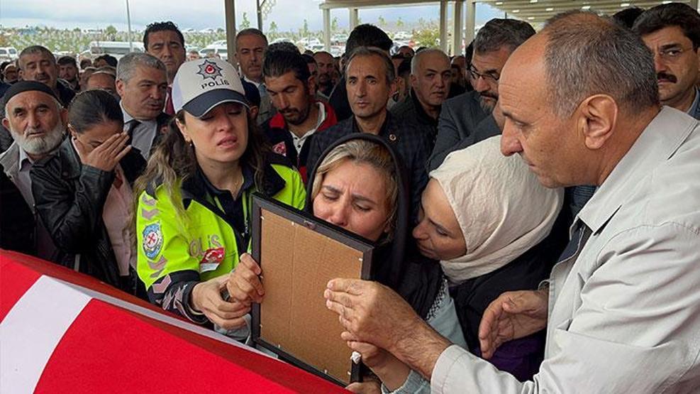 Katil Yunus Emre Geçti, polis Şeyda Yılmaz'ı şehit etti! Sözün bittiği yer: Eşi tabutunu öperek uğurladı - En Son Haberler