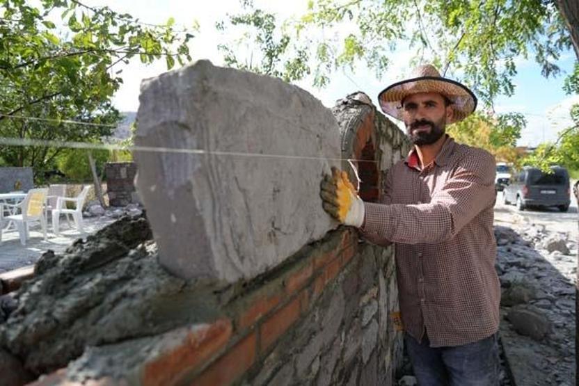 Onlar taşın sanatkarları: Aylık 100 bin lira kazanıyorlar