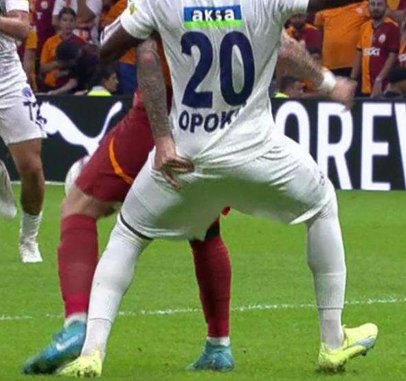Galatasaray - Kasımpaşa maçındaki penaltı kararı doğru mu Elle oynama pozisyonu incelendi...