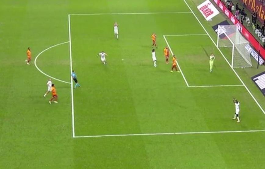Galatasaray - Kasımpaşa maçındaki penaltı kararı doğru mu Elle oynama pozisyonu incelendi...