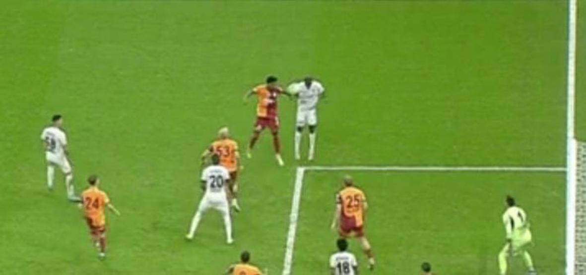Galatasaray - Kasımpaşa maçındaki penaltı kararı doğru mu Elle oynama pozisyonu incelendi...
