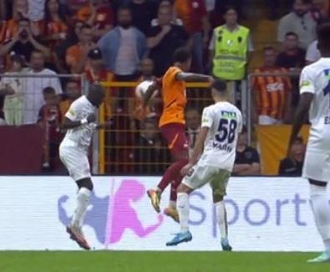 Galatasaray - Kasımpaşa maçındaki penaltı kararı doğru mu Elle oynama pozisyonu incelendi...