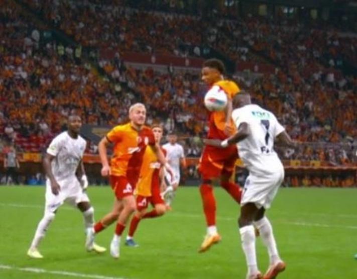 Galatasaray - Kasımpaşa maçındaki penaltı kararı doğru mu Elle oynama pozisyonu incelendi...