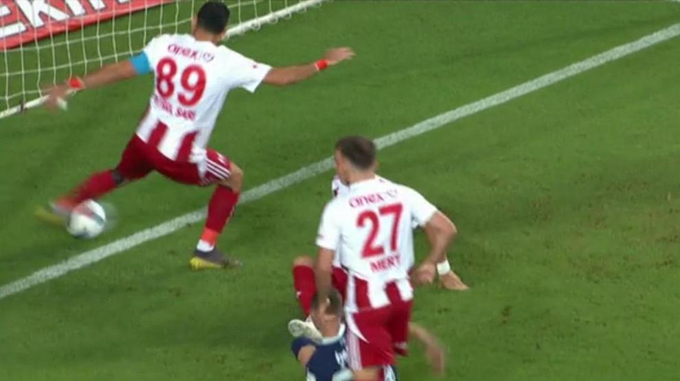 Mourinhodan laptop tepkisi Antalyaspor - Fenerbahçe maçında yaşanan tartışmalı pozisyonlar incelendi...