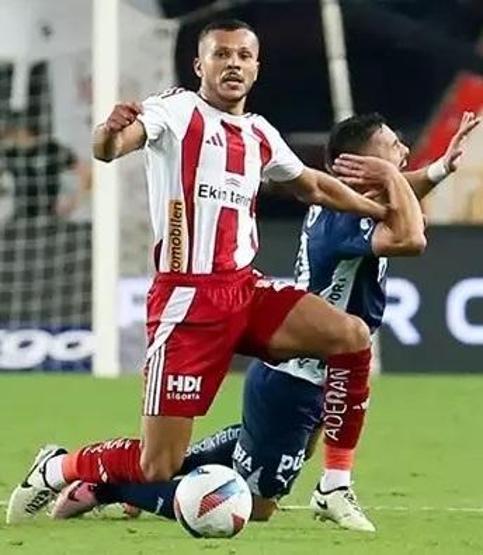 Mourinhodan laptop tepkisi Antalyaspor - Fenerbahçe maçında yaşanan tartışmalı pozisyonlar incelendi...