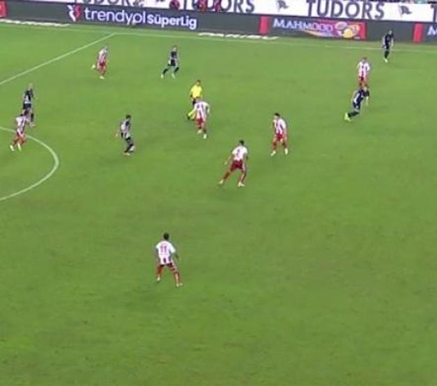 Mourinhodan laptop tepkisi Antalyaspor - Fenerbahçe maçında yaşanan tartışmalı pozisyonlar incelendi...