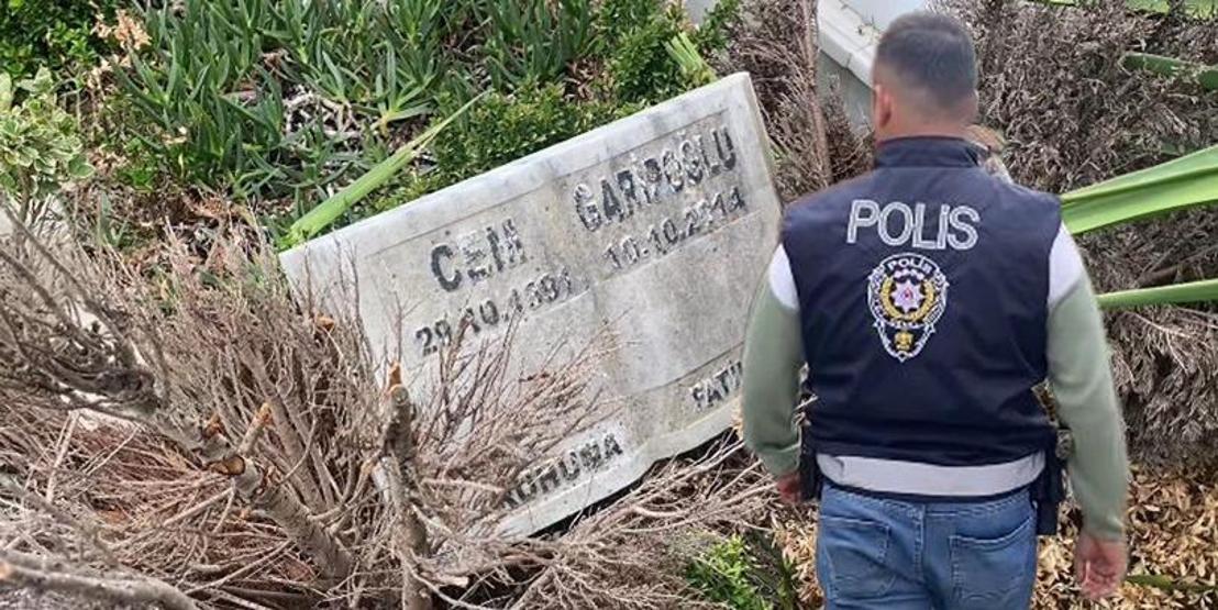 Türkiyenin konuştuğu olay Polis, mezarının başından ayrılmıyor Herkes 3 Ekim perşembeyi bekliyor...