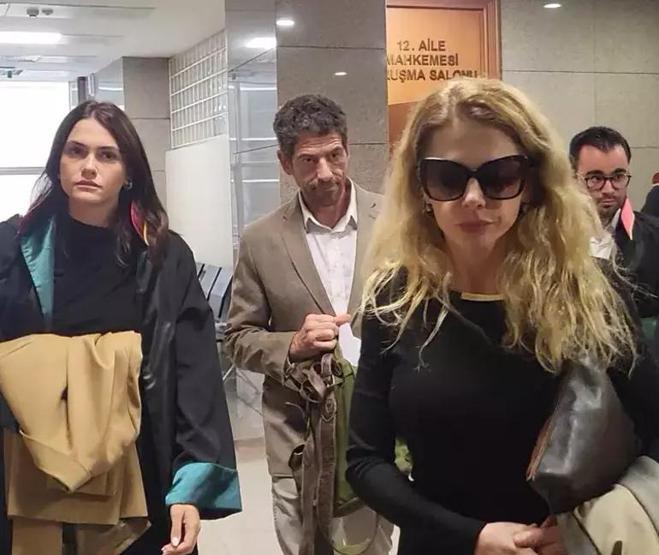 Cemal H�nal ile Lale Cangal bo�and�