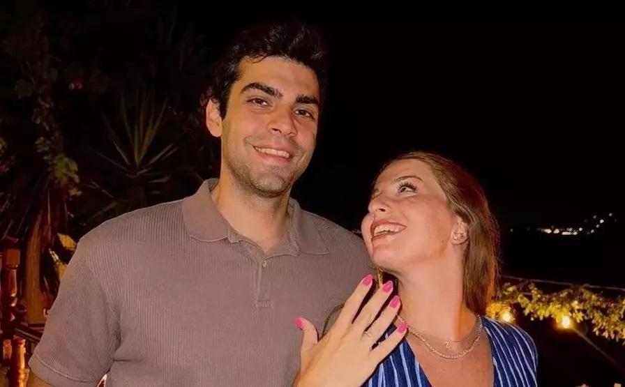 SİHİRLİ ANNEMİN ÇİLEKİ ZEYNEP ÖZKAYA NİŞANLANIYOR Çocuk yıldızlar buluştu