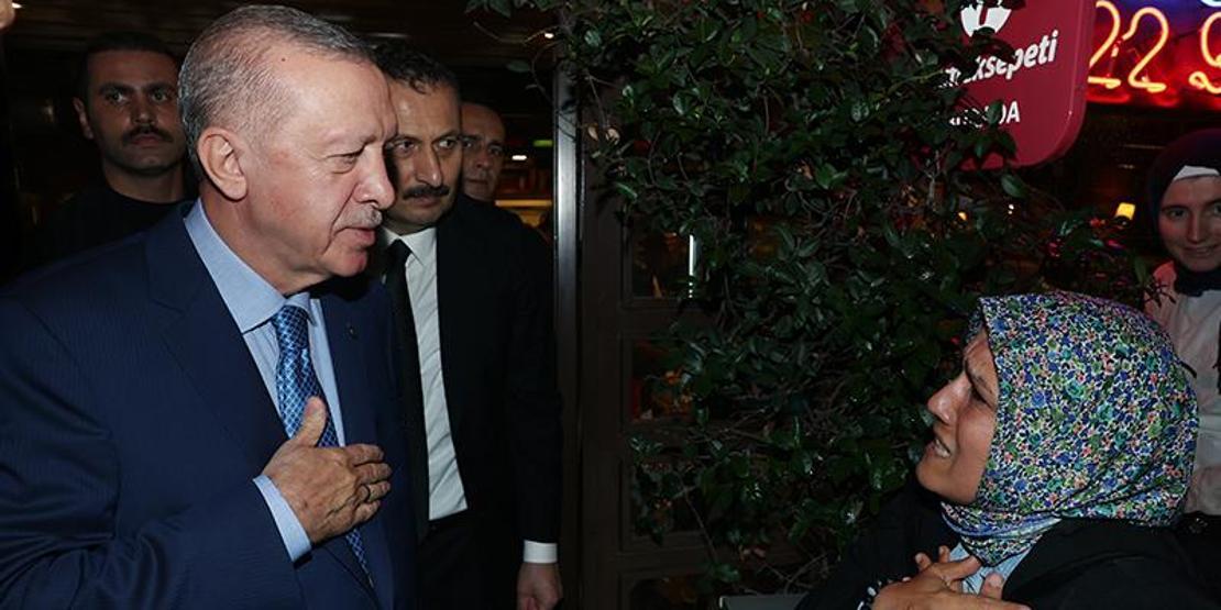 Cumhurbaşkanı Erdoğandan sürpriz ziyaret Çengelköyde vatandaşlar ile sohbet etti