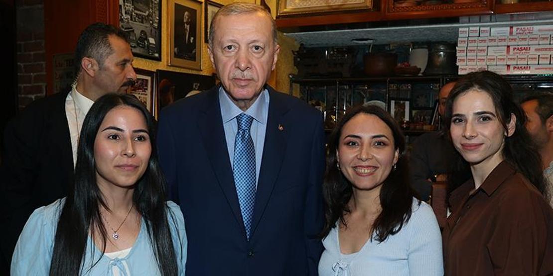Cumhurbaşkanı Erdoğandan sürpriz ziyaret Çengelköyde vatandaşlar ile sohbet etti