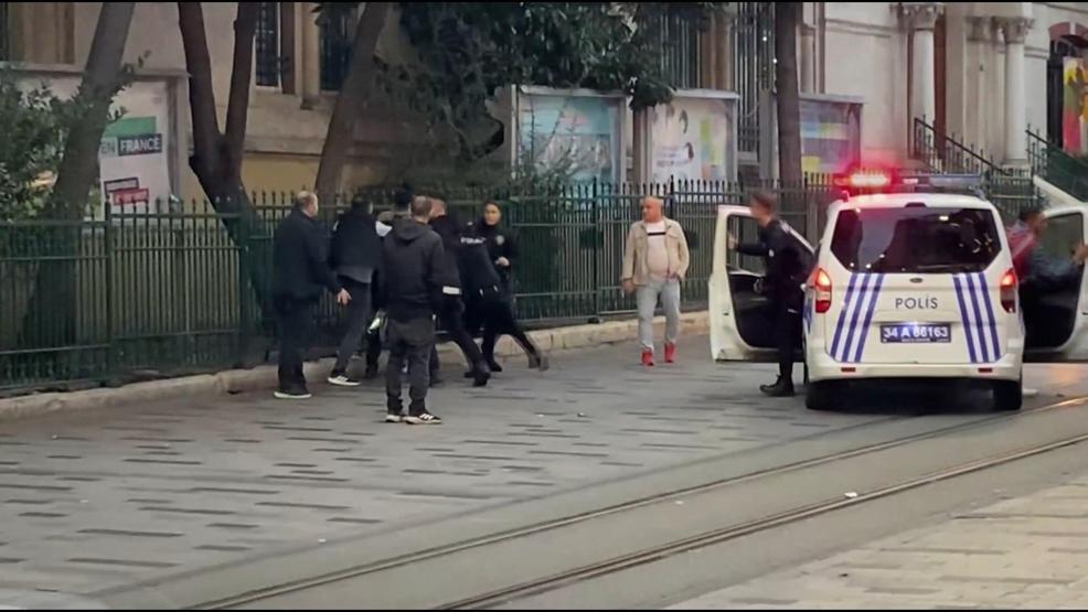 İstiklal Caddesi’ndeki kavgaya polisten anlık müdahale