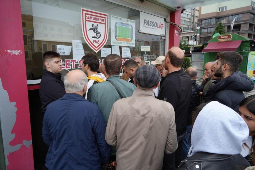 Samsunda Fenerbahçe maçı öncesi bilet kuyruğu