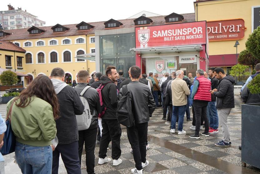 Samsunda Fenerbahçe maçı öncesi bilet kuyruğu