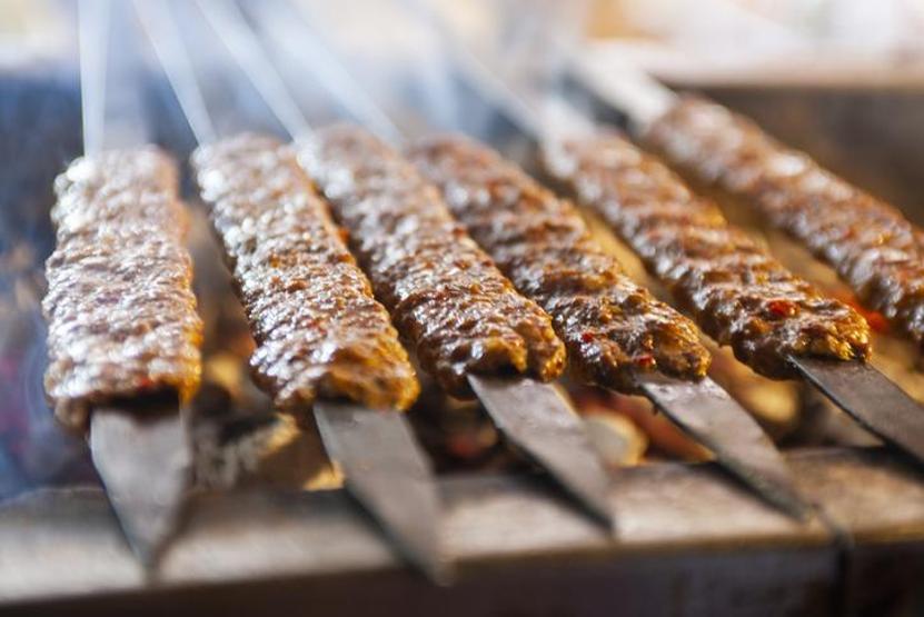 MASTERCHEF YARIŞMACILARI ELİNİZE SU DÖKEMEYECEK Guinness Rekorlar Kitabı’na giren meşhur lezzet Adana kebabı tarifi ve püf noktaları