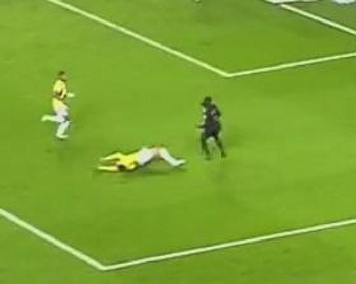 Samsunsporun golünde İrfan Can Kahveciye faul var mı Hakemler bu pozisyonu değerlendirdi...