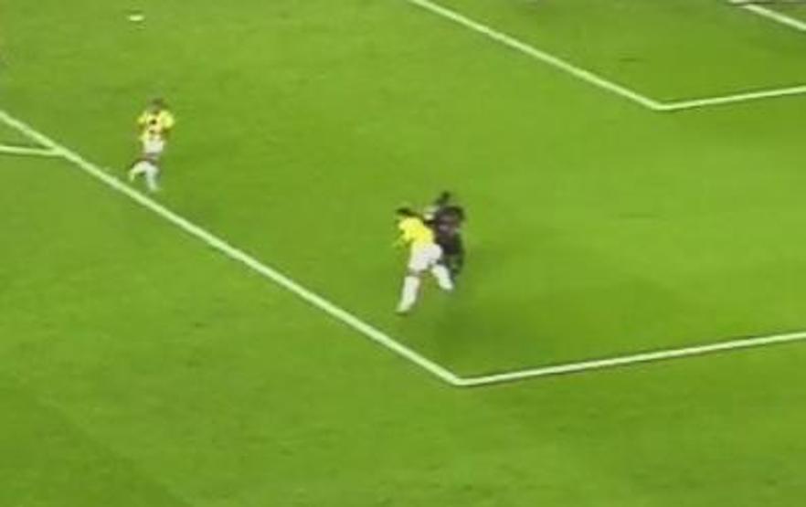 Samsunsporun golünde İrfan Can Kahveciye faul var mı Hakemler bu pozisyonu değerlendirdi...