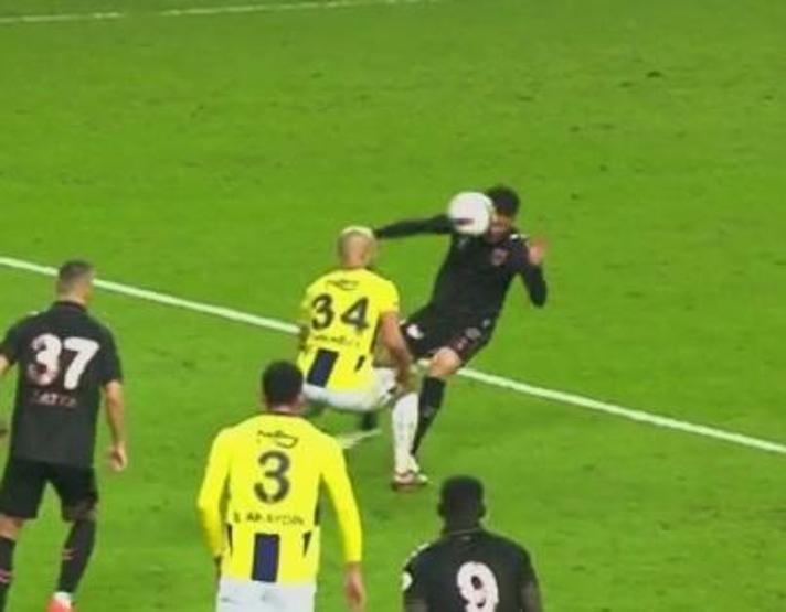 Samsunsporun golünde İrfan Can Kahveciye faul var mı Hakemler bu pozisyonu değerlendirdi...
