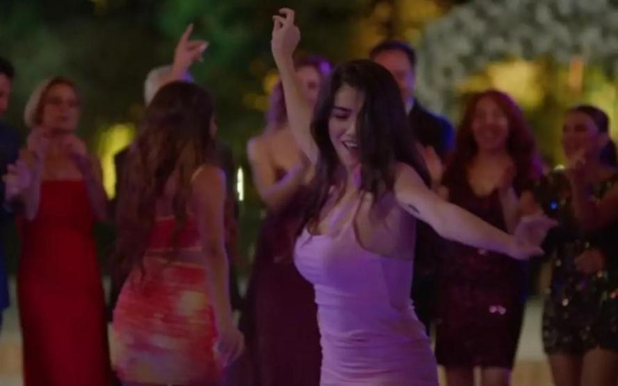 İnci Taneleri sosyal medyaya damga vurdu İşte Dilberin yeni dansı