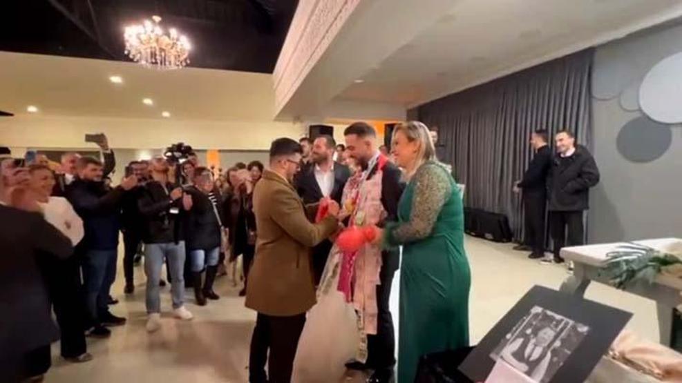 B�yle renkli d���n g�r�lmedi