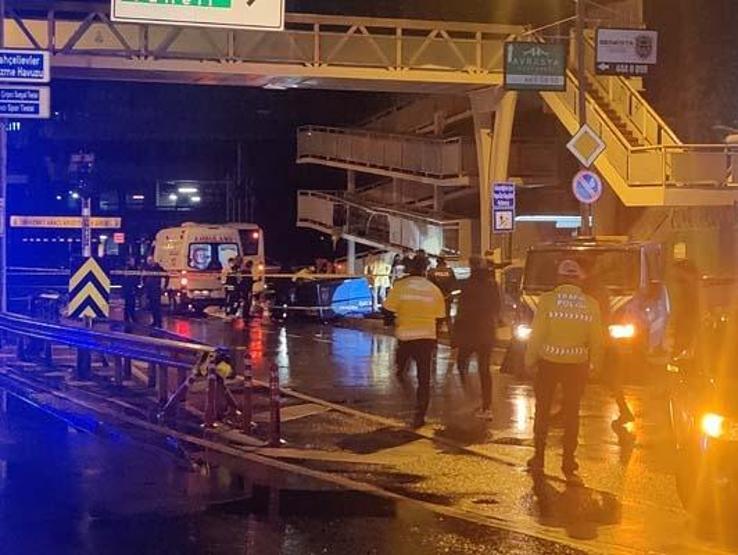 SON DAKİKA İstanbul Bakırköyde kazaya müdahale eden polis aracına İETT otobüsü çarptı: 1 polis şehit oldu | En Son Haberler...
