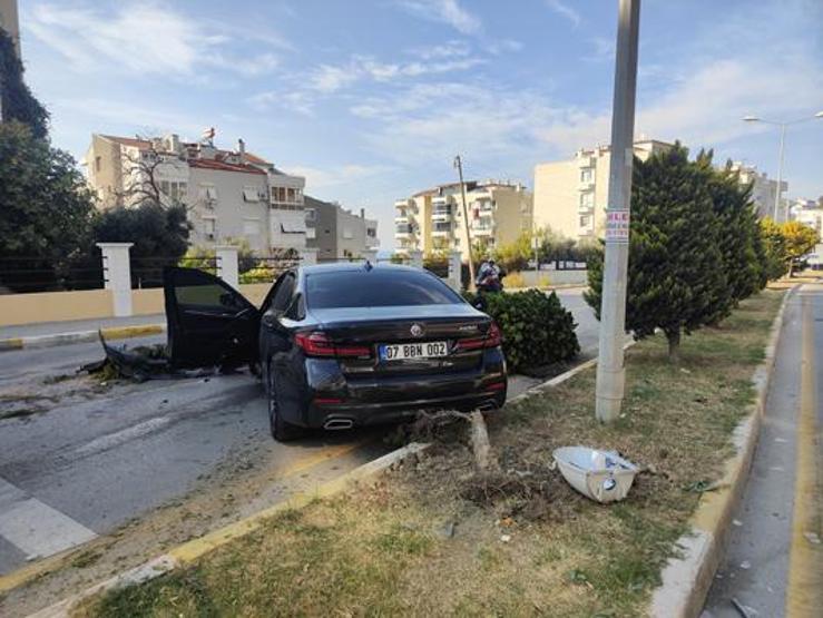 15 yaşındaki çocuk arabayla ortalığı savaş alanına çevirdi