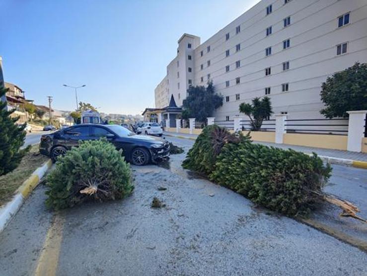 15 yaşındaki çocuk arabayla ortalığı savaş alanına çevirdi