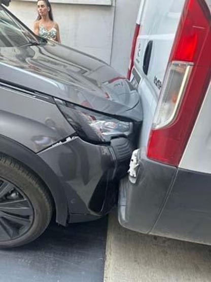 Yetkili servis aracını çarptı, aldığı cevapla şoke oldu