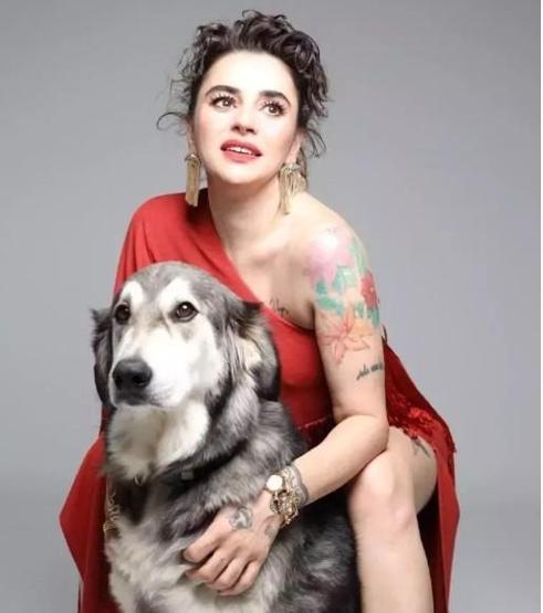 Tas� tara�� toplay�p k�ye yerle�ti! Evini g�ren g�zlerini alam�yor