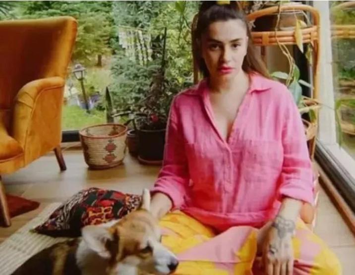 Tas� tara�� toplay�p k�ye yerle�ti! Evini g�ren g�zlerini alam�yor