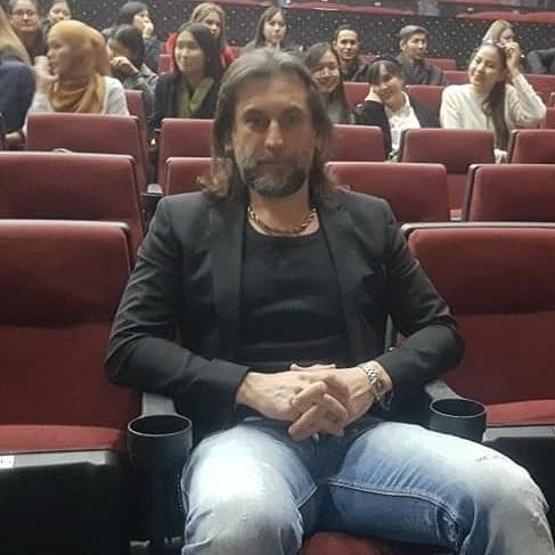 Diriliş Ertuğrulun yıldızı Sezgin Erdemir saldırıya uğradı TEHDİT VE KÜFÜRLER SAVURAN ŞÜPHELİLERE BÜYÜK ŞOK