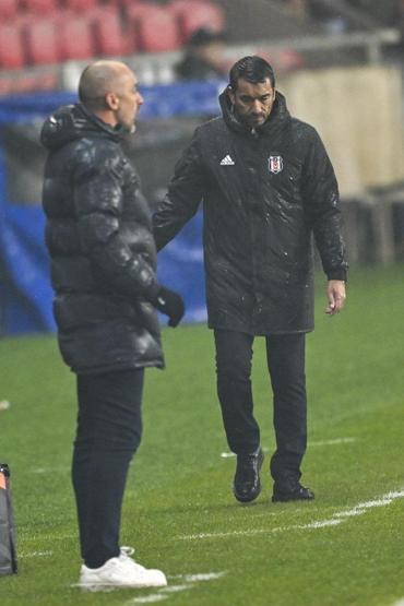 Beşiktaş Teknik Direktörü Giovanni van Bronckhorst istifa edecek mi Cevap verdi...