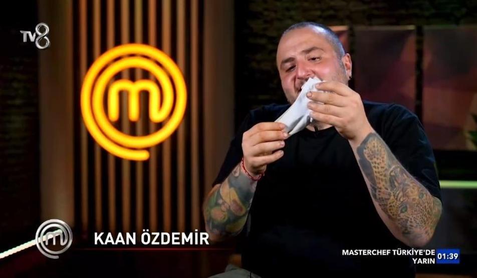 MasterChef Kaan bebeğinin çoraplarını yanında taşıyor Yeni doğmuş bir çocuğu bırakmak çok zor, eşimi özledim
