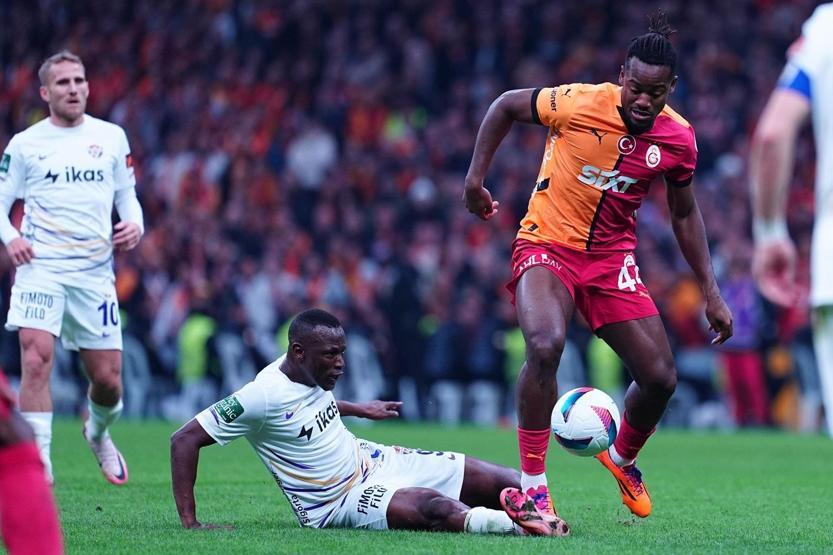 Nihat Kahveciden bomba Berke Özer yorumu Galatasaray maçı performansını o isme benzetti...