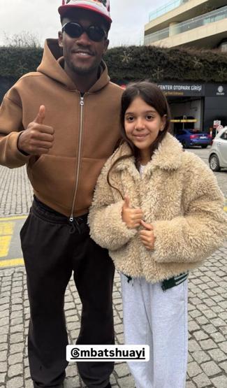 Demet Akalının kızı Hira, Galatasarayın yıldızı Batshuayi ile yan yana SOSYAL MEDYADA YOĞUN İLGİ GÖRDÜ