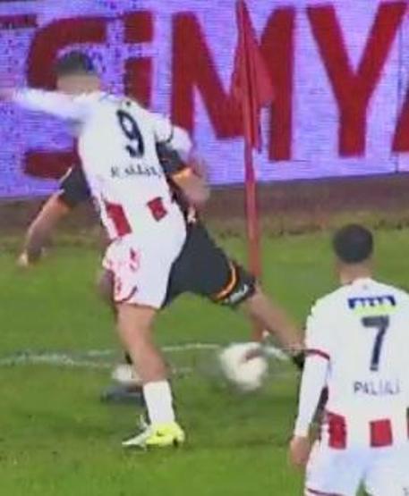 Sivasspor - Galatasaray tartışmalı pozisyonlar | Rey Manaj - Barış Alper Yılmaz pozisyonu için flaş yorum: Rakibin onuru kıran bir hareket, şuursuzluk