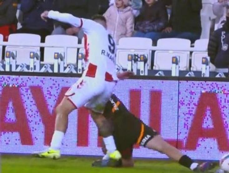 Sivasspor - Galatasaray tartışmalı pozisyonlar | Rey Manaj - Barış Alper Yılmaz pozisyonu için flaş yorum: Rakibin onuru kıran bir hareket, şuursuzluk