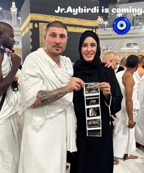 Umreden paylaştı: SURVİVORIN YILDIZI SAHRA ANNE OLUYOR Eşi İdris Aybirdiden duygulandıran mesaj